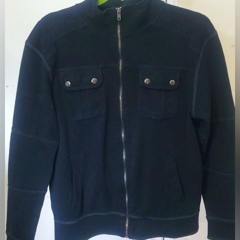 Alfred Sung Men’s classic black zip up sweater. Size L but fits like an M